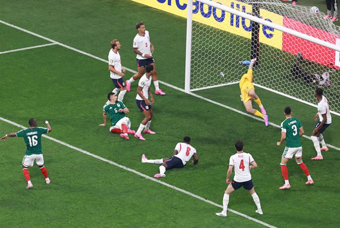 1-2 Bellingham adelanta a Inglaterra y Quiñones descuenta en el primer tiempo