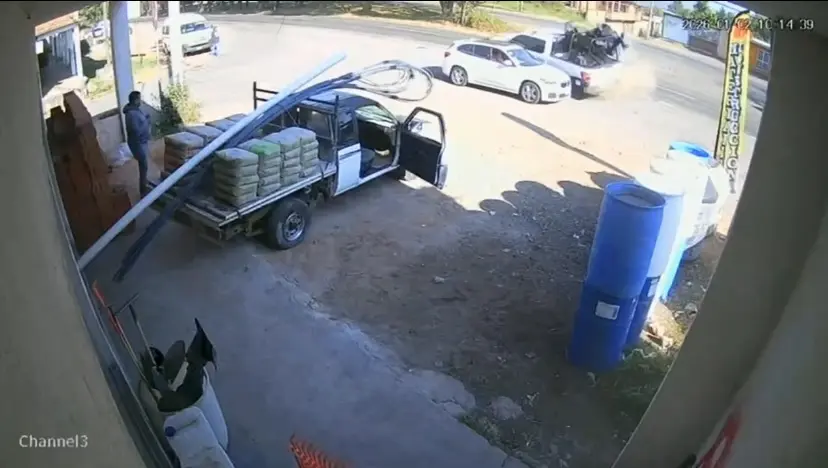 8 lesionados tras accidente carretero a la altura de Tzurumútaro