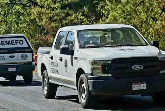 A balazos, criminales acribillan a un joven en un camino de Turicato