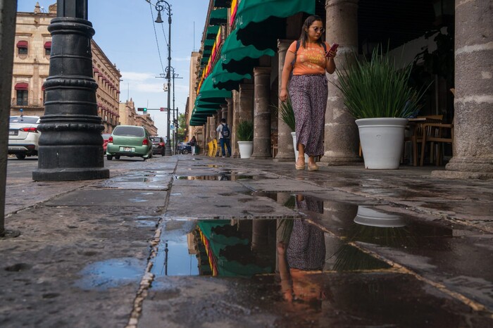 A pesar de lluvias, se mantiene tercera ola de calor este martes en Michoacán