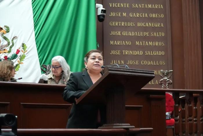 A propuesta de Belinda Iturbide, 76 Legislatura exhorta a que centros comerciales otorguen dos horas de estacionamiento gratuito