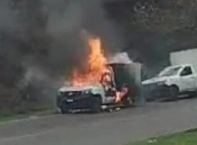 A punta de pistola asaltan a hombre, le quitan su camioneta y le prenden fuego