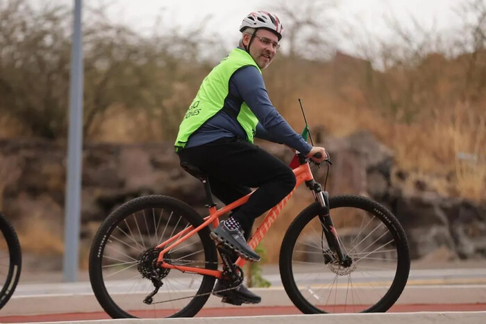 ¡A rodar! Fomenta Bedolla carrera ciclista contra las adicciones