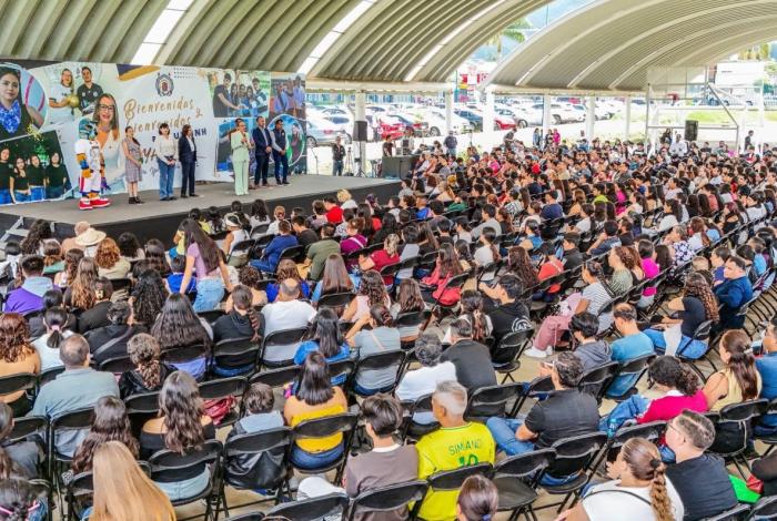 A sumar en la reconstrucción del tejido social