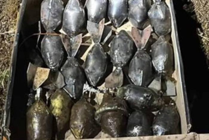 Abandonan 20 artefactos expl0siv0s en puente de Apatzingán