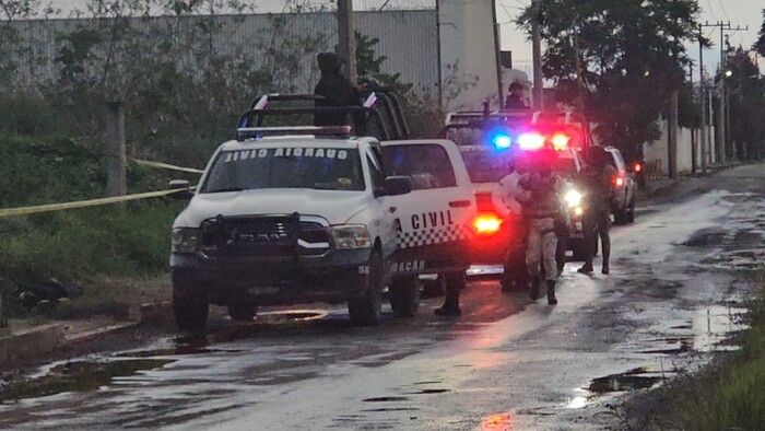 Abandonan cadáver baleado en la carretera Apatzingán – Buenavista