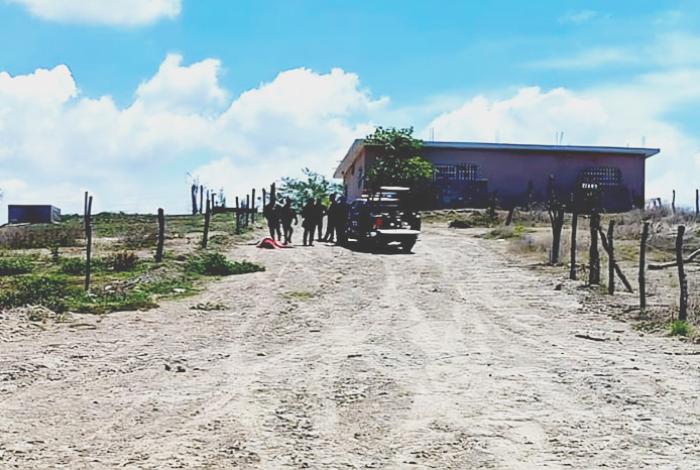 Abandonan cadáver baleado en brecha de la tenencia de La Mira
