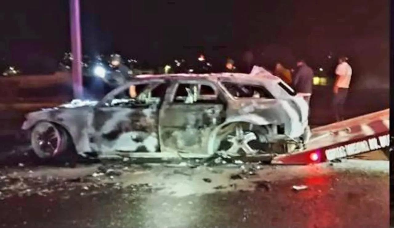 Abandonan camioneta calcinada en Zinapécuaro