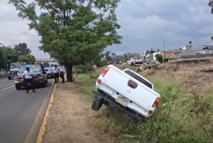 Abandonan camioneta tras accidente cerca del Estadio Morelos, Morelia