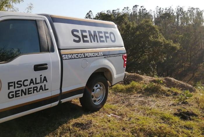 Abandonan cu3rp0 enc0bij4do en Apatzingán