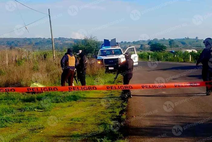 Abandonan cu3rpo con mensaje en carretera de Tangamandapio