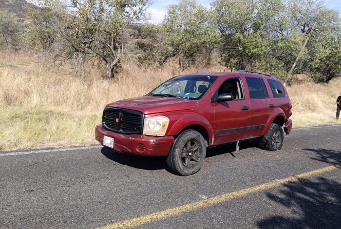 Abaten a presunto delincuente en Apatzingán; dos oficiales lesionados