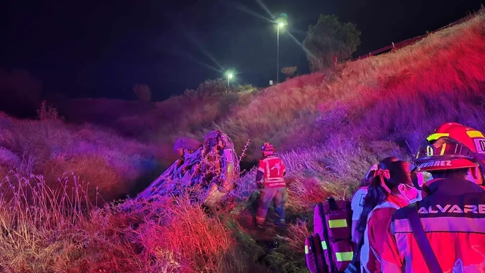 Abuelita termina en un barranco en la Morelia-Maravatío