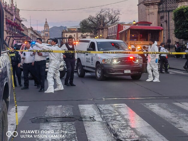 Abuelito muere atropellado frente a la Catedral de Morelia