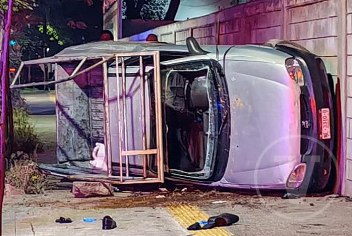Accidente de camioneta deja un herido afuera del Complejo Sentimientos de la Nación, en Morelia
