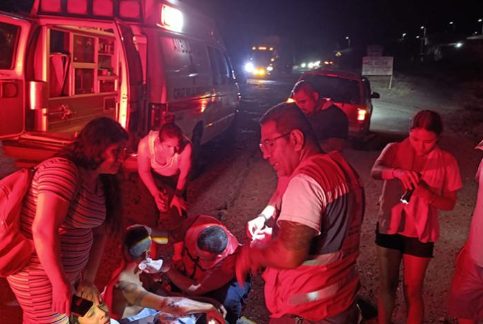 Accidente de motocicleta deja 2 heridos en la Huetamo-Quenchendio