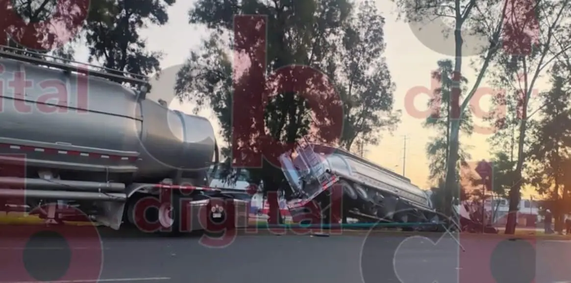 Accidente de tráilers en el Libramiento Norte de Morelia; no hay lesionados