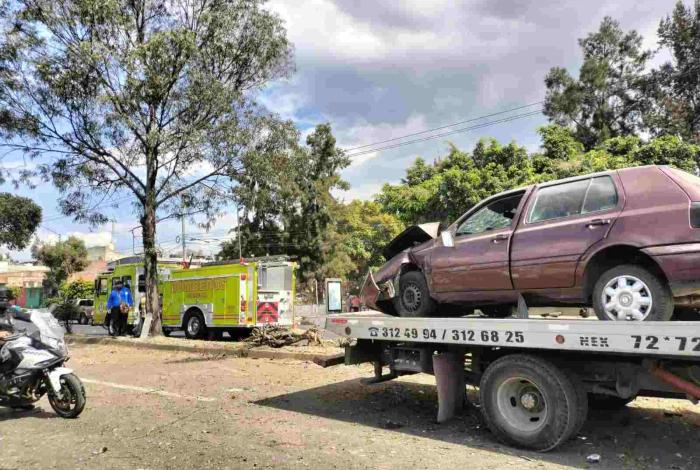 Accidente protagonizado por 2 autos deja 1 herido en la Av. Morelos Norte de Morelia