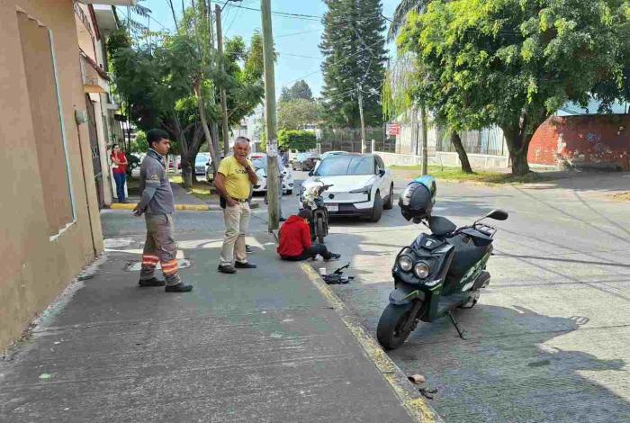 Accidentes de motocicleta dejan dos lesionados, en distintos puntos de Uruapan