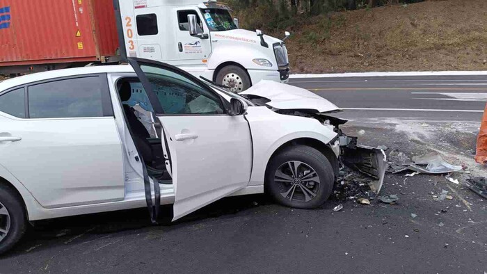 Accidentes en la autopista Siglo XXI dejan un herido grave y caos vial