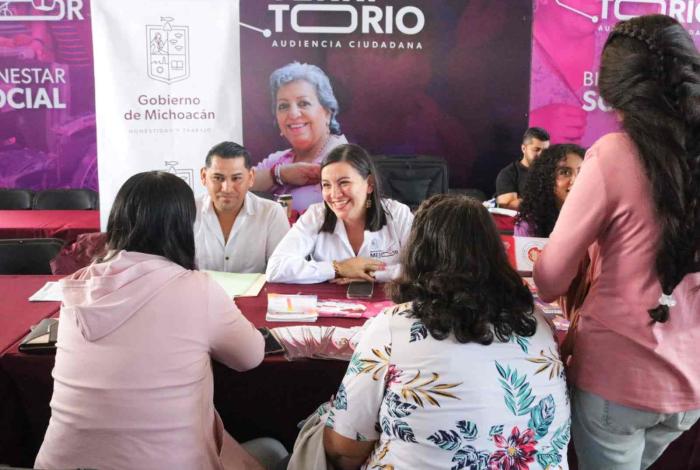 Acerca Sedebi programas del Bienestar a familias de Ario de Rosales
