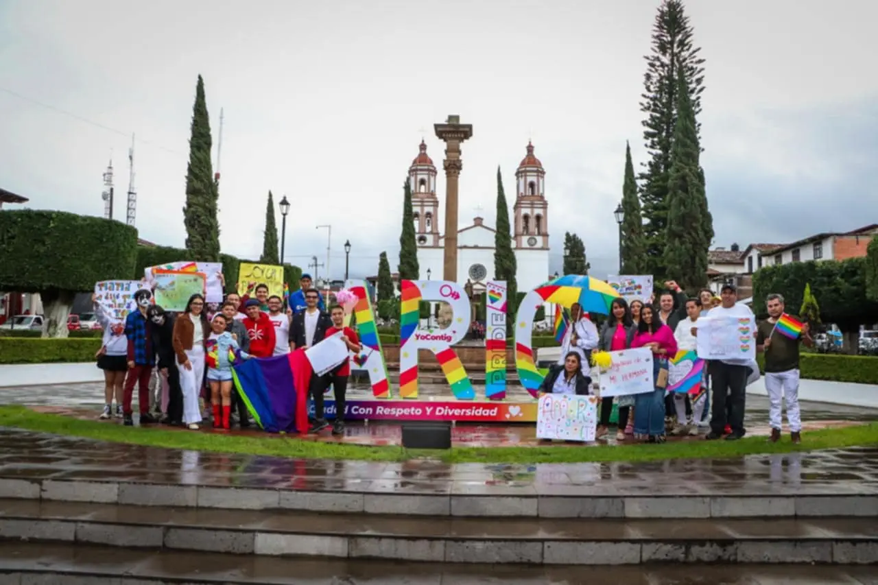 ACOMPAÑA LA PRESIDENTA YOHANA MENDOZA PRIMERA MARCHA POR LA DIVERSIDAD EN EL MUNICIPIO DE ARIO