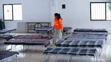 Activan 55 refugios temporales en puntos estratégicos de Michoacán
