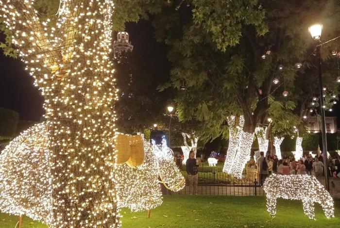 Activan encendido navideño en Morelia: más de 2 millones de luces