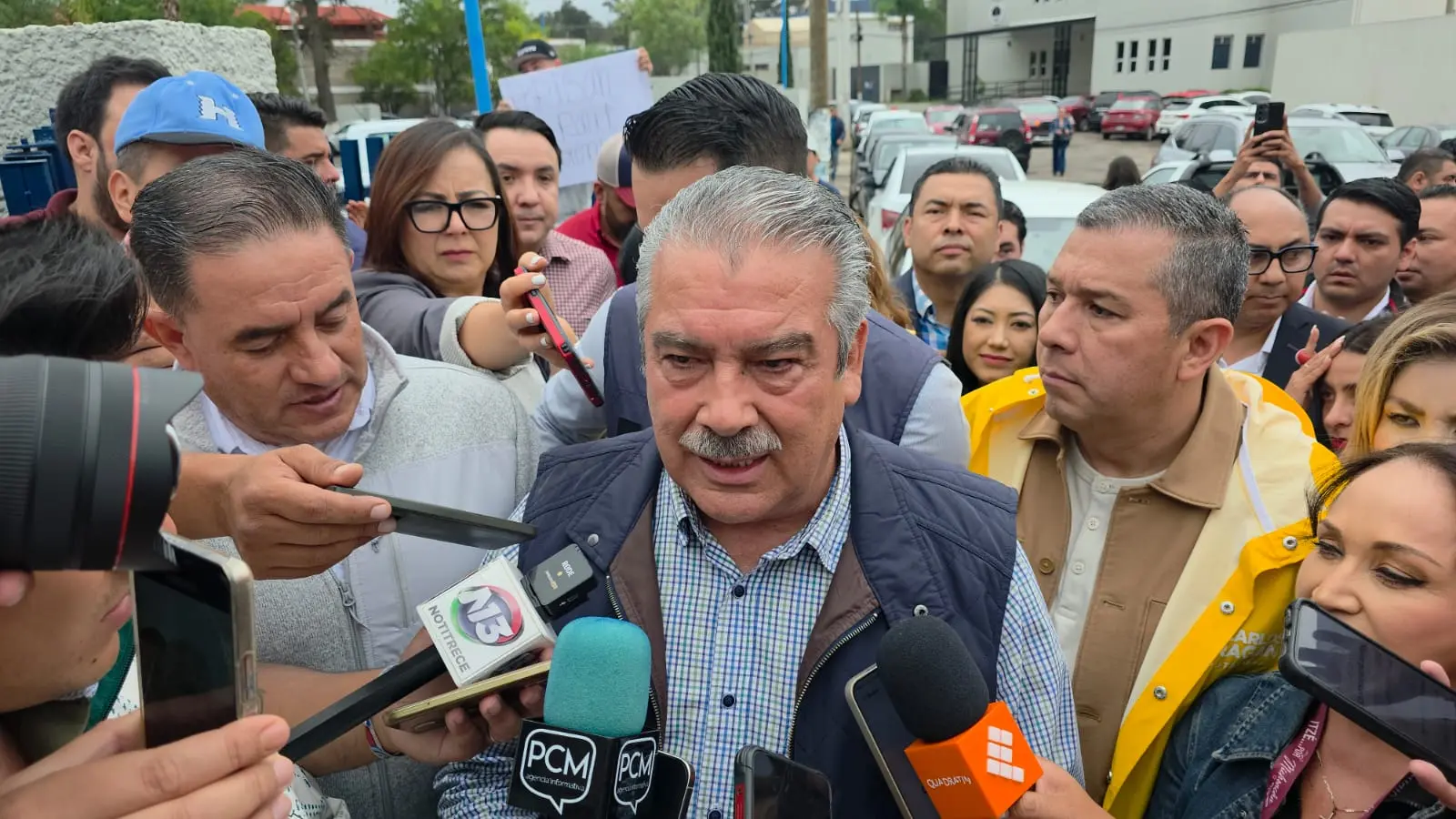 Acude Raúl Morón a declarar ante la FGE por el caso Manzo