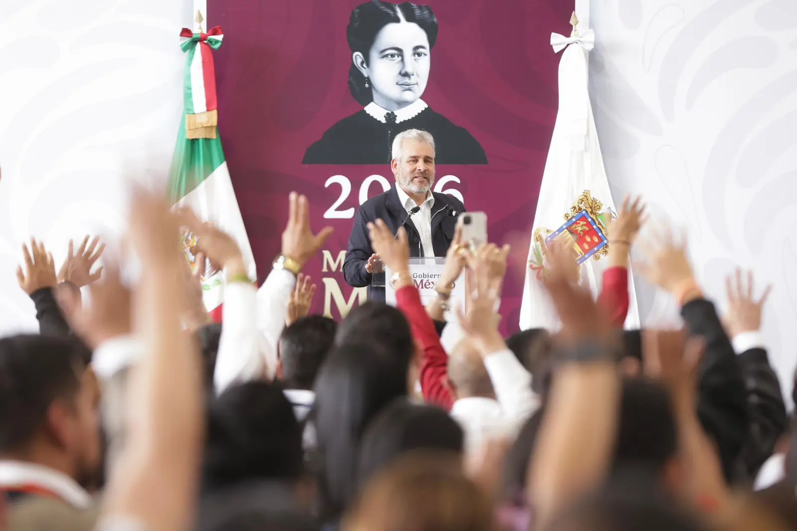 ¡Adiós al “no tengo datos”! Más de 200 mil estudiantes de prepa y universidad tendrán internet gratis: Bedolla 