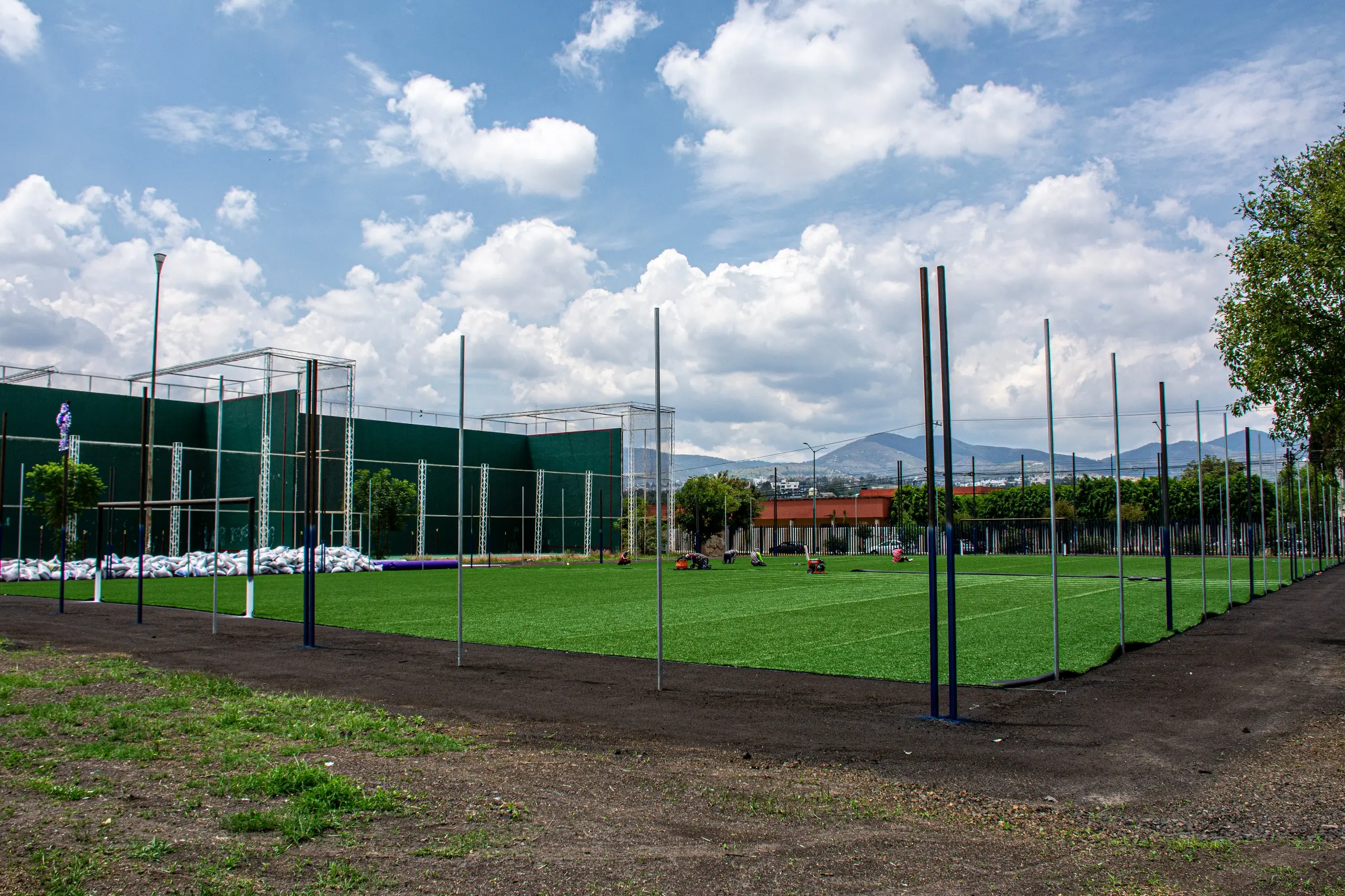 Administración de Yarabí Ávila construye cancha de fútbol 7, lleva 75 por ciento de avance