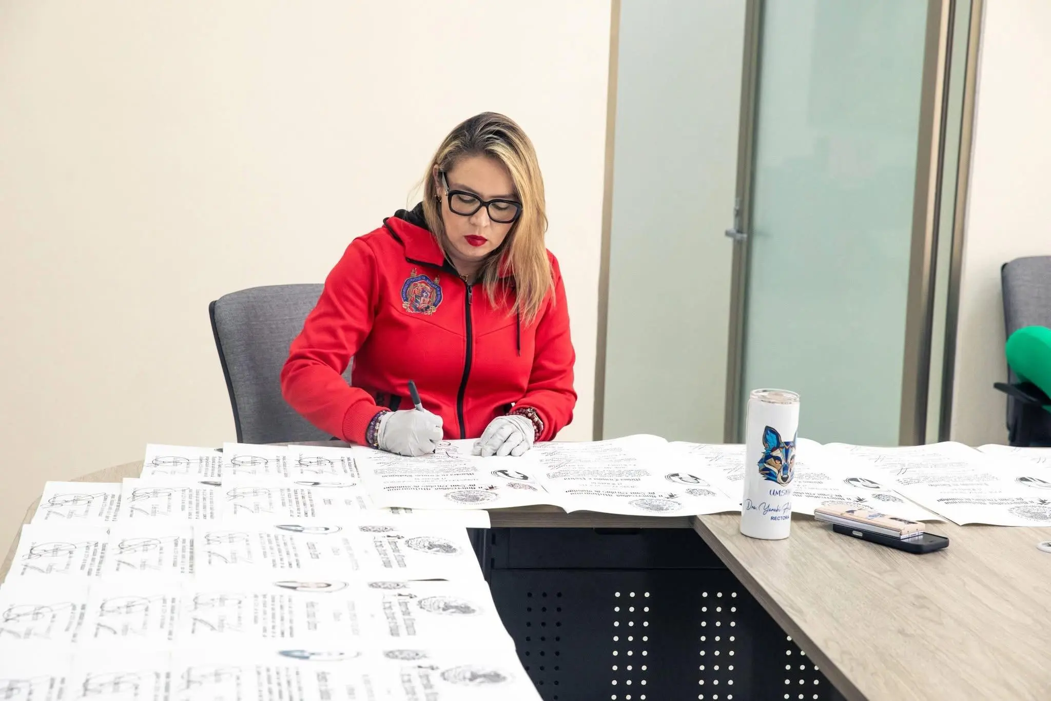 Administración de Yarabí Ávila inicia cruzada de entrega de Títulos Profesionales que estaban en rezago de 1985 a 2022