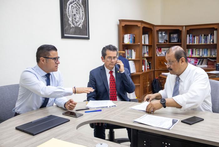 Administración de Yarabí Ávila cumple con docentes de la Facultad de Derecho