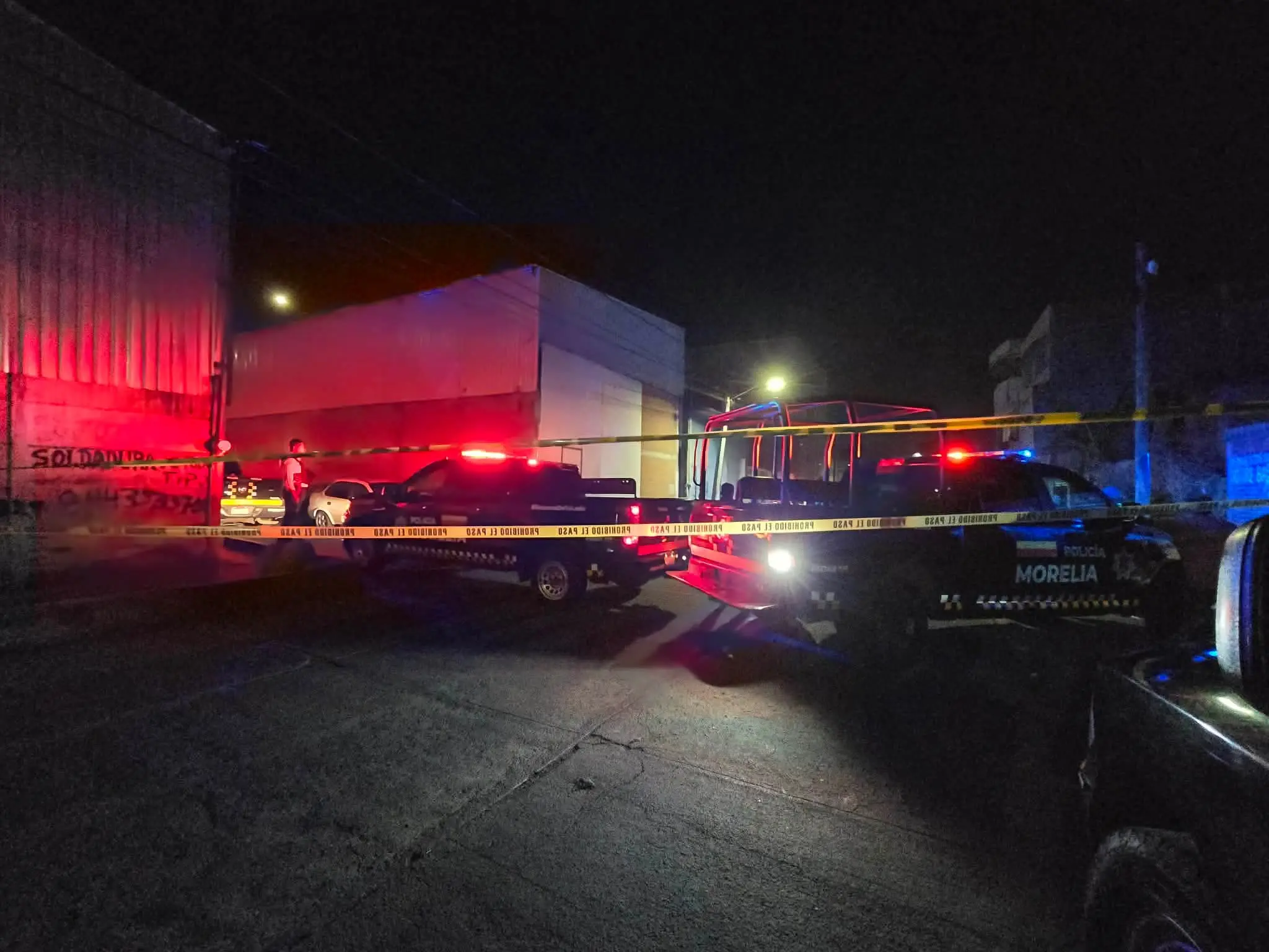 Adolescente es hallado muerto dentro de aljibe en una bodega de plásticos, en Morelia