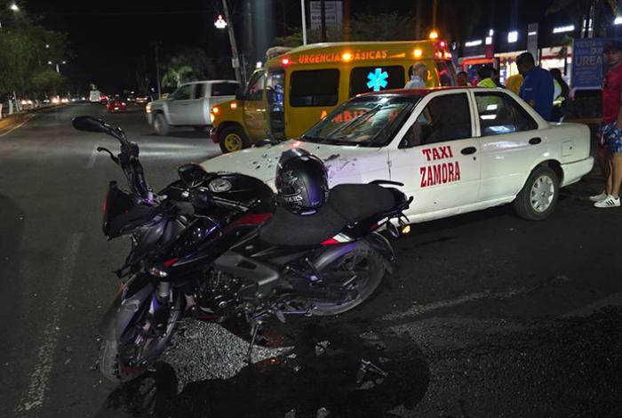 Adolescente herido al chocar su moto contra un taxi en Zamora