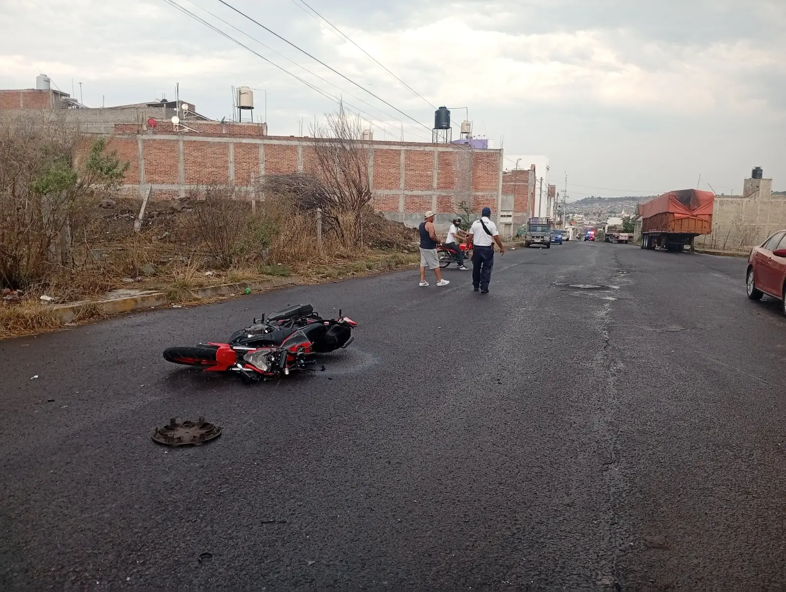 Adolescente muere tras ser arrollado y arrastrado por vehículo en La Piedad; responsable huyó