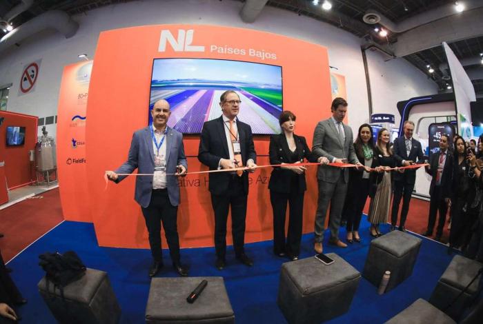 Adolfo Torres inaugura el pabellón de los Países Bajos en Aquatech 2025