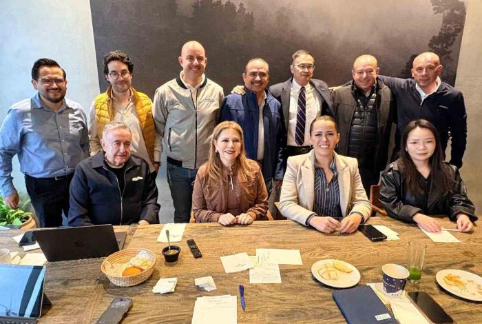 Adolfo Torres presenta proyectos hidráulicos ante delegación de Nanning, China