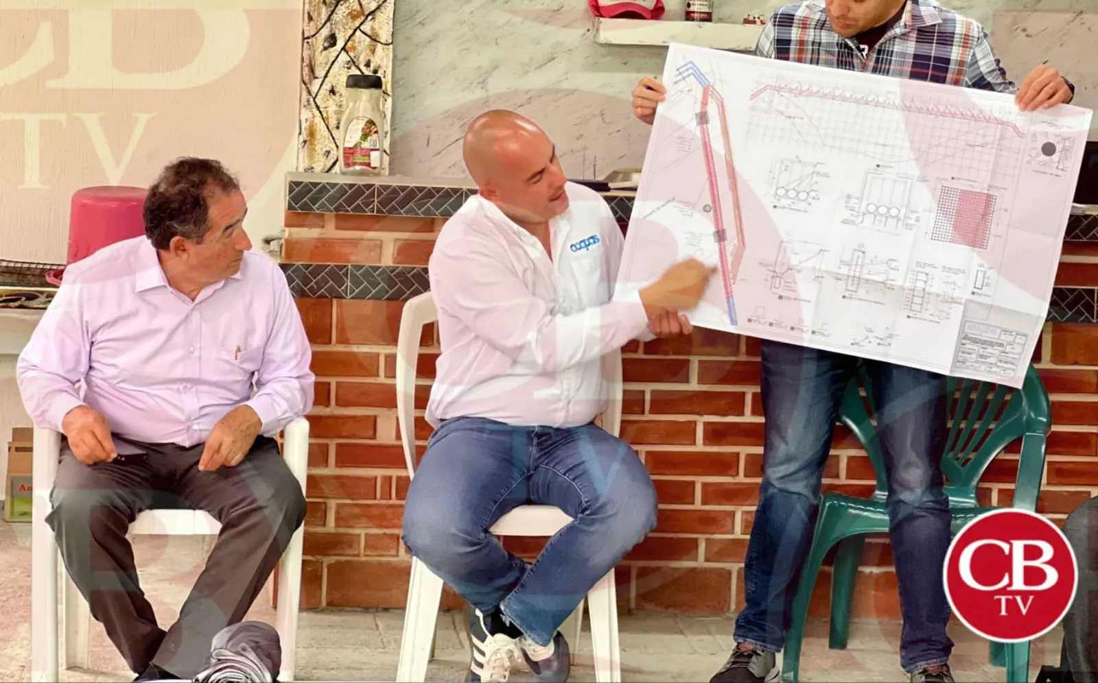 Adolfo Torres se reúne con vecinos y transportistas por obras de agua potable