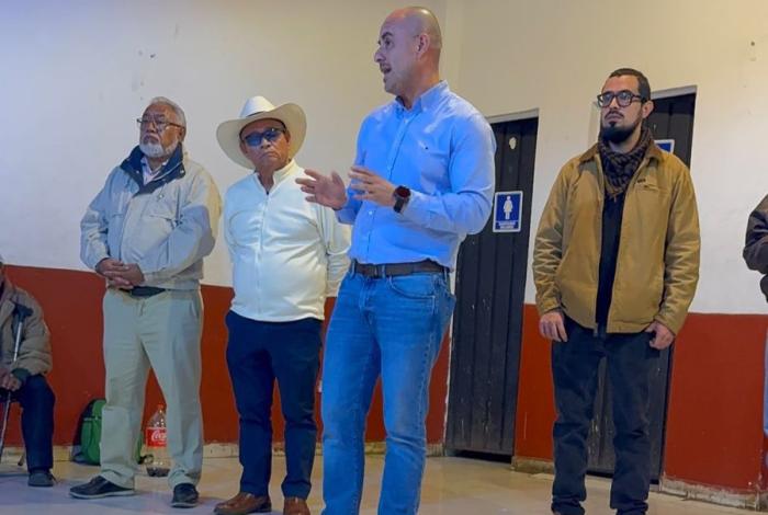 Adolfo Torres se reúne con vecinos de Santa María tras toma en instalaciones del Ooapas