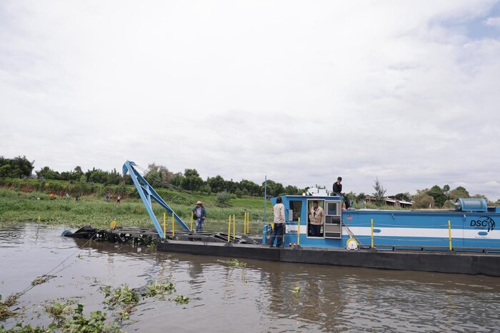 Adquiere Gobierno de Michoacán draga marina para limpieza del lago de Pátzcuaro