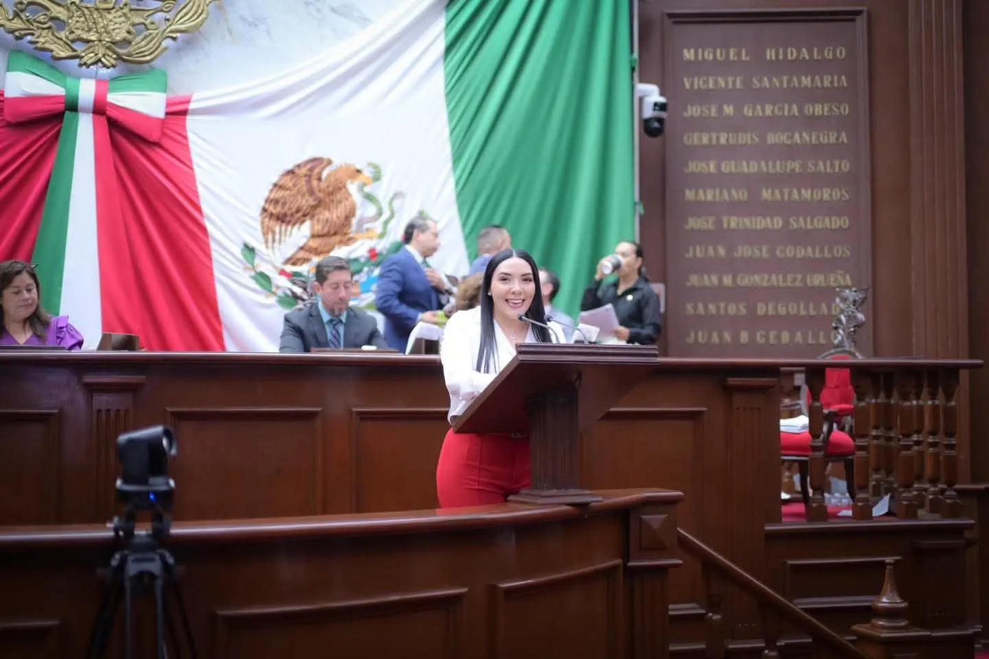 Adriana Campos Huirache propone herramientas tecnológicas para combatir la extorsión en Michoacán