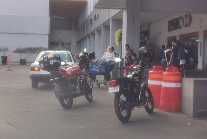 Adulto mayor fallece en baños de tienda de autoservicio en Uruapan