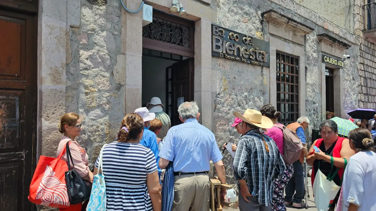 Adultos mayores reportan inseguridad tras detención por presunta clonación de tarjetas en banco del Centro de Morelia