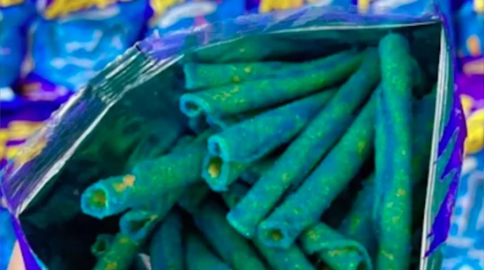 Advierten riesgos para la salud en colorante de botana Takis Blue Heat