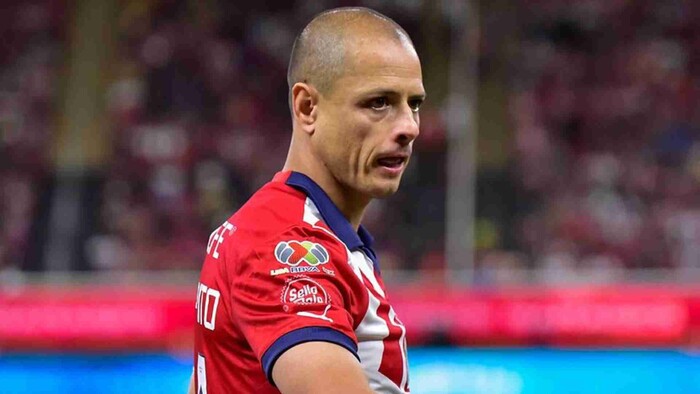 Aficionados piden a «Chicharito» Hernández salirse de Chivas