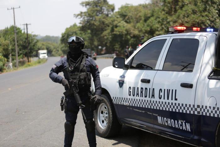 Agentes estatales y federales detienen a delincuentes en Jiquilpan y Apatzingán