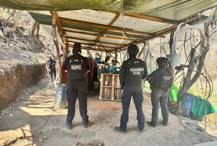 Agentes federales y estatales inhabilitan laboratorio para elaboración de drogas en Peribán