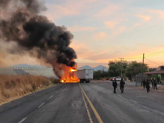 Agresión armada contra Guardia Nacional en la México – Guadalajara desata quema de vehículos