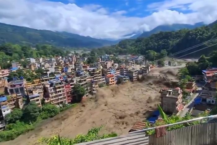 Al menos 55 muertos y 403 desaparecidos, tras riada masiva en Nepal
